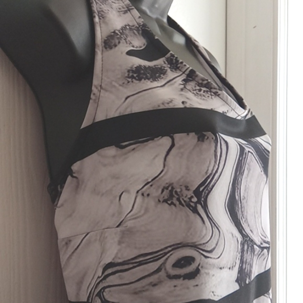 ⭐️ Host Pick ⭐️ Penningtons | Stylish Graphic Print Dress - Picture 5 of 7